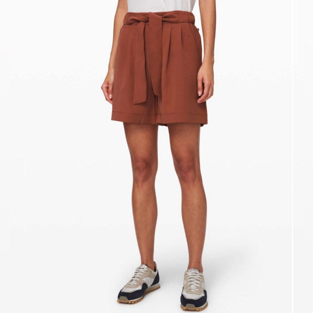 Lululemon Noir Short 5.5" - rusty clay - size 6 - Picture 3 of 6
